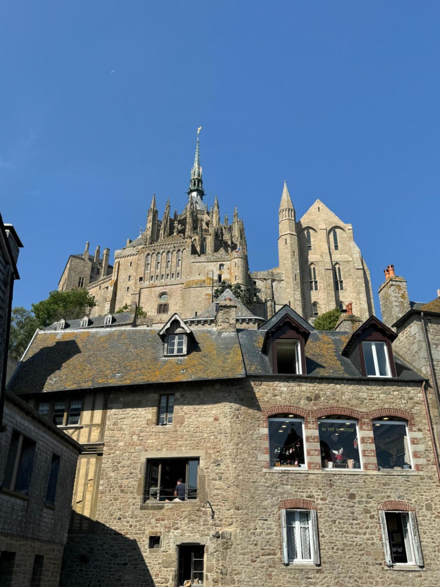 Spacious Penthouse With Big Private Terrace & View Leilighet