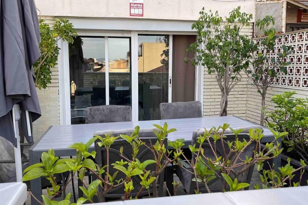 Spacious Penthouse With Big Private Terrace & View Apartamento